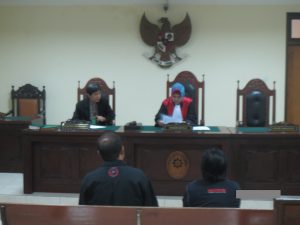 Dua Pelanggar Perda Miras saat Menjalani Sidang di Pengadilan Negeri Sleman